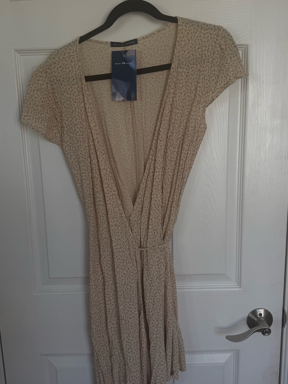 NWT One Size Brandy Melville Floral Wrap Dress👗🌸🩷
